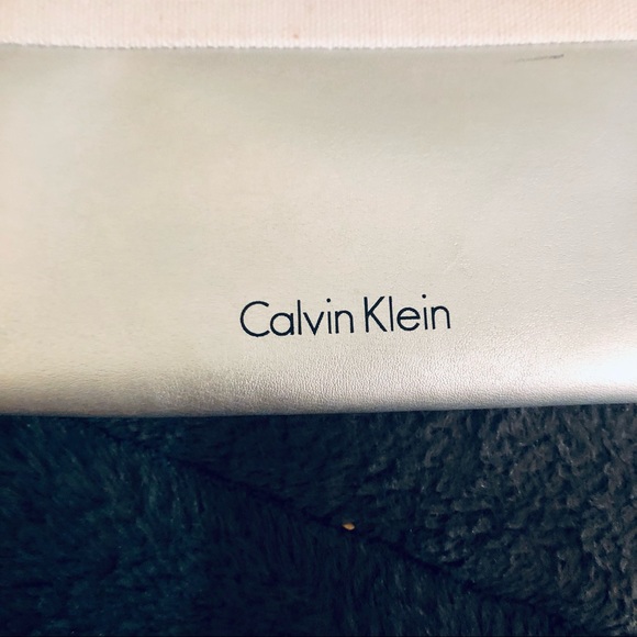 Calvin Klein IPad/Tablet padded Case - Picture 4 of 9
